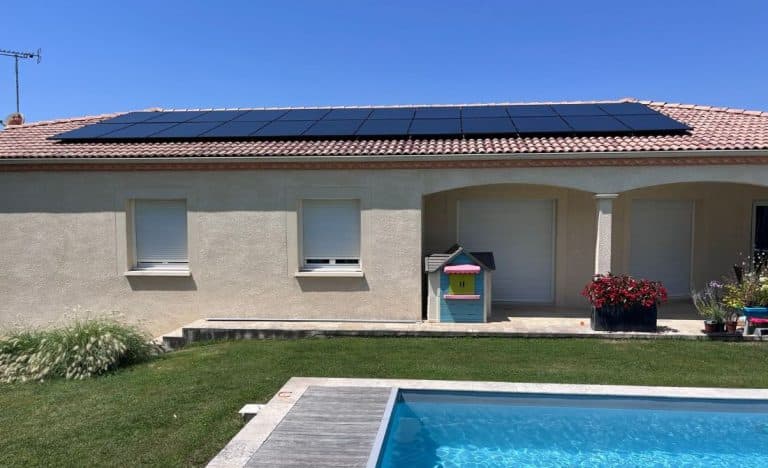 Vue d'ensemble d'une installation photovoltaïque en Lot et Garonne destinée à la revente de surplus de production